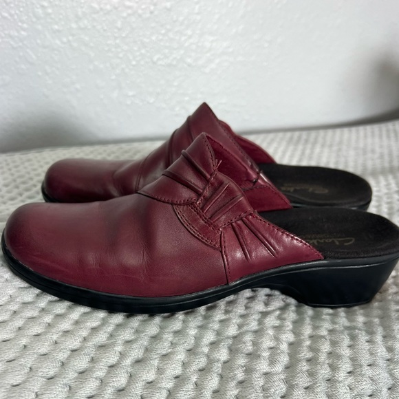 Clarks Burgundy Prairie Flower Leather Comfy Mulers Slides Clogs Shoes Size 7.5 - Picture 2 of 12